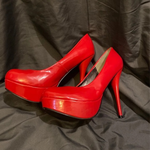 ***3/$45***Candy Apple Red Heels Size 10 - Picture 2 of 4